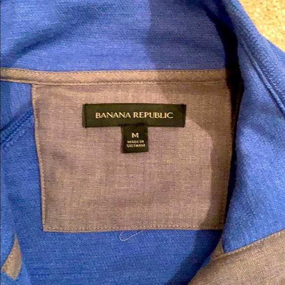 Banana Republic - 1/4 Button pull-over - Picture 2 of 3